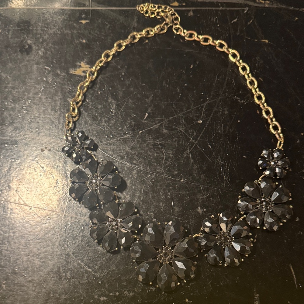 Elegant Black Floral Necklace